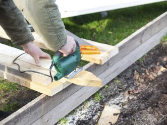 Travailler à la scie sauteuse en toute sécurité