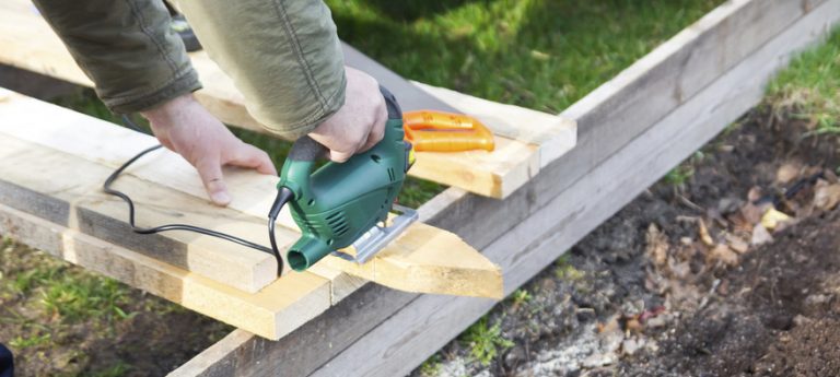 Travailler à la scie sauteuse en toute sécurité