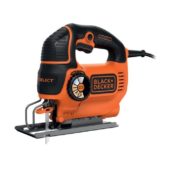 scie sauteuse BLACK & DECKER 550W avec une lame